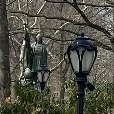 shakespeare-and-columbus-having-a-chat-in-central-park